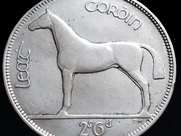 #887 - Ireland - 1928 - Half Crown - Silver - KM.8