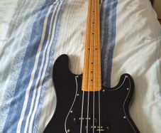 Vintage Tony Butler Signature Bass with Hartke HD15 Amp.  Like New