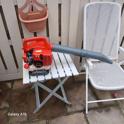 leaf blower