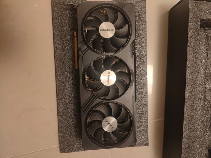 Gigabyte Gaming OC 16GB AMD Radeon RX 7800XT GPU