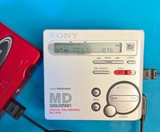 Sony MZ-R70 MiniDisc Walkman Recorder - Serviced & Tested