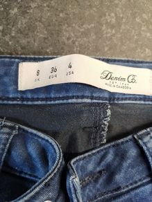 Ladies jeans with ripped knees style