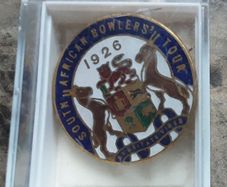 vintage commemorative collectable badge,  militaria