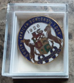 vintage commemorative collectable badge,  militaria