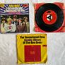 3 Bee Gees singles 45rpm - in working order Image 2