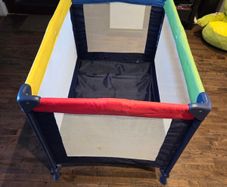 Baby travel cot
