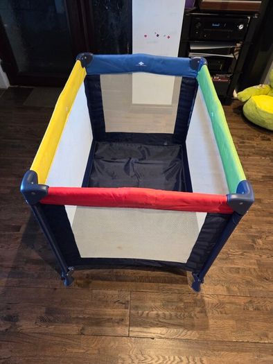 Baby travel cot