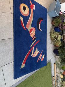 RUG. 8ft x 5 ft very heavy