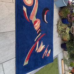 RUG. 8ft x 5 ft very heavy