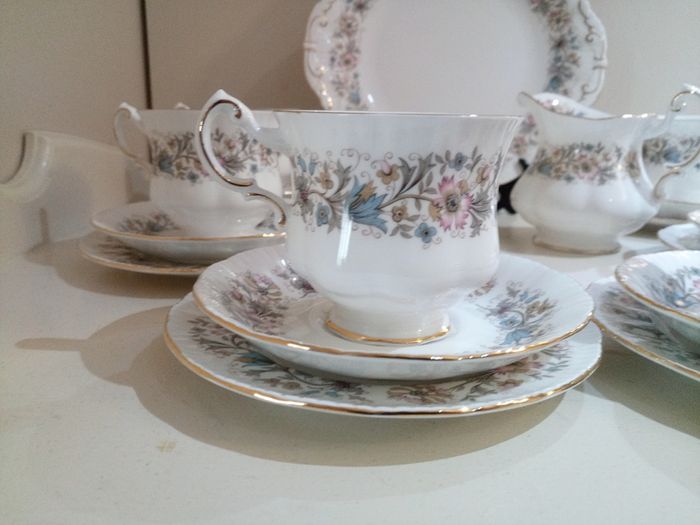 Vintage 21 pieces Tea Set Paragon Meadowvale Bone China
