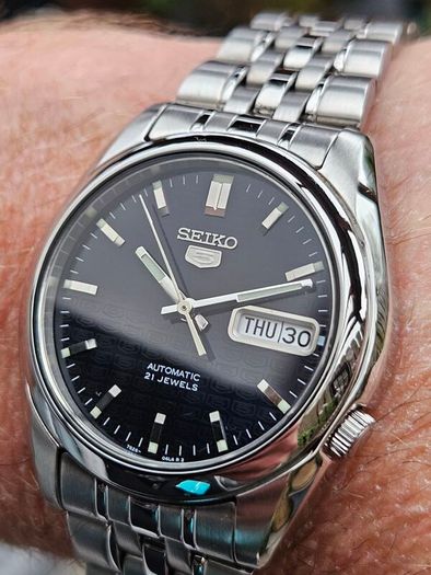 Watch Seiko 5 Automatic.
