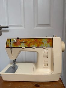 Vintage Singer Starlet Sewing Machine