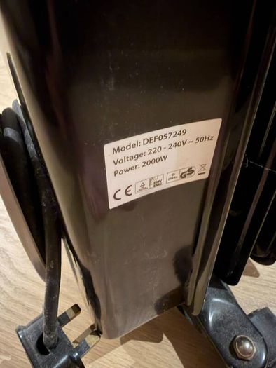 Deville 2000W 9-Fin Oil-Filled Radiator, Black
