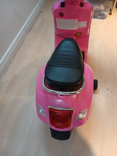 Kids pink Vespa in excellent condition!