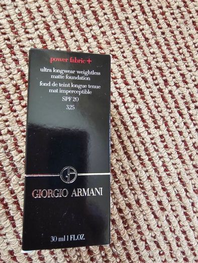 Brand New Giorgio Armani Power Fabric + Ultra Longwear Weightless Matte Foundation30ML  Color 3.25  SPF 20