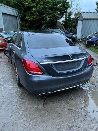 Breaking Mercedes c350e 2016 c class w205 hybrid