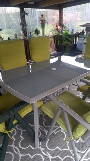 Garden table, 6 chairs with cushions