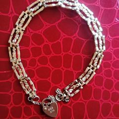 9ct gold gate-style link bracelet