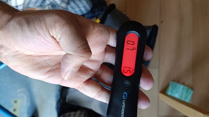 Luggage weighing scale portable for travel