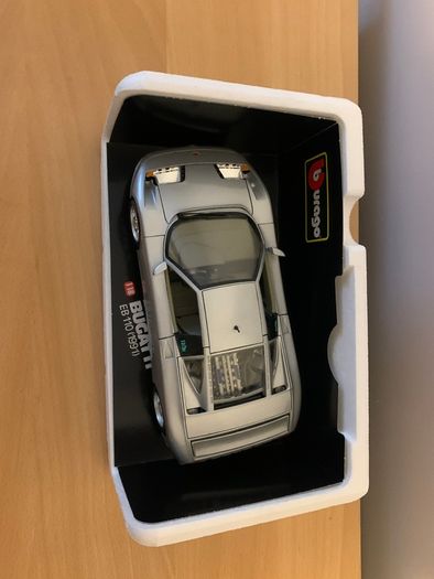 Bugatti EB110 1991 1/18 Burago Model Car