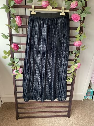 skirt Bnwt navy party wear skirt size medium large lilie rose brand