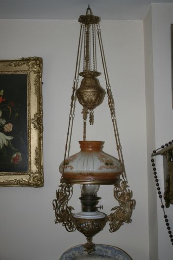 Antique Counter-Weighted  Parlor Oil Lamp