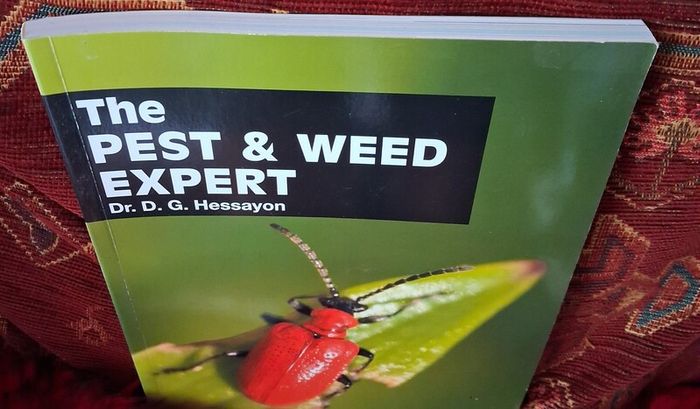The Pest & Weed Expert / Dr. D.G. Hessayon / 2007