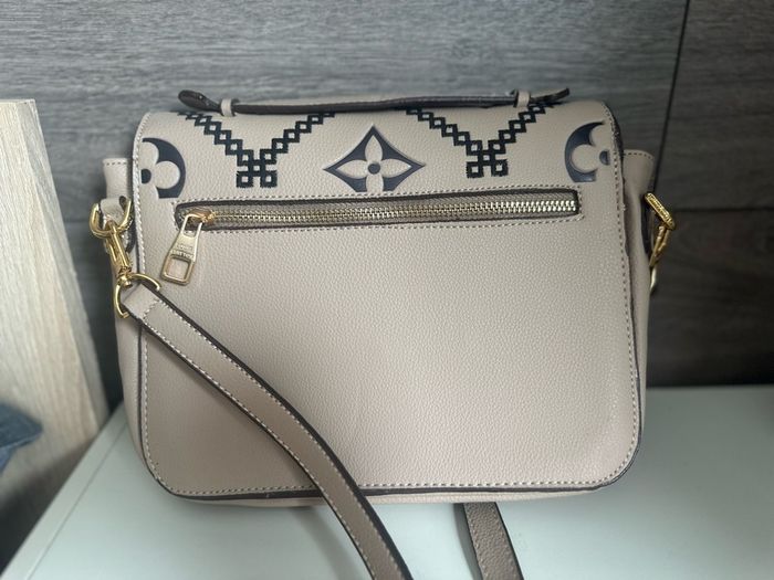 Handbag style