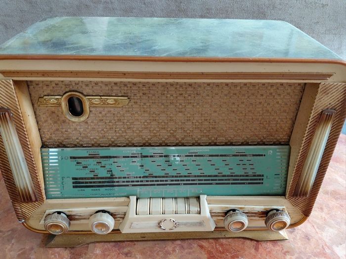 Vintage Radio Reela 1957 works