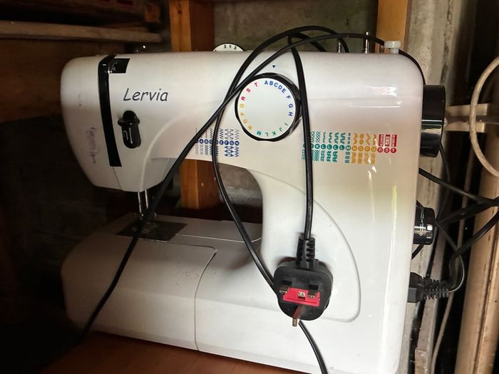 Sewing machine (Lervia)