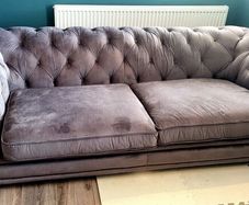 Elegant Chesterfield sofa /couch