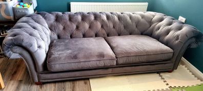 Elegant Chesterfield sofa /couch