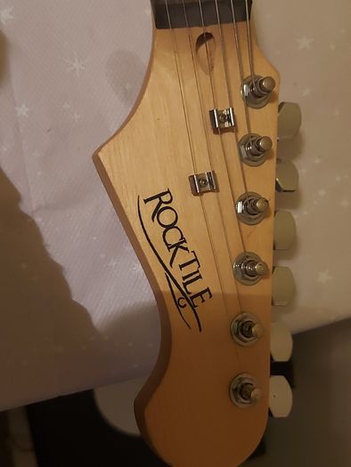 Rocktile Electric Guitar and AMP, in new condition