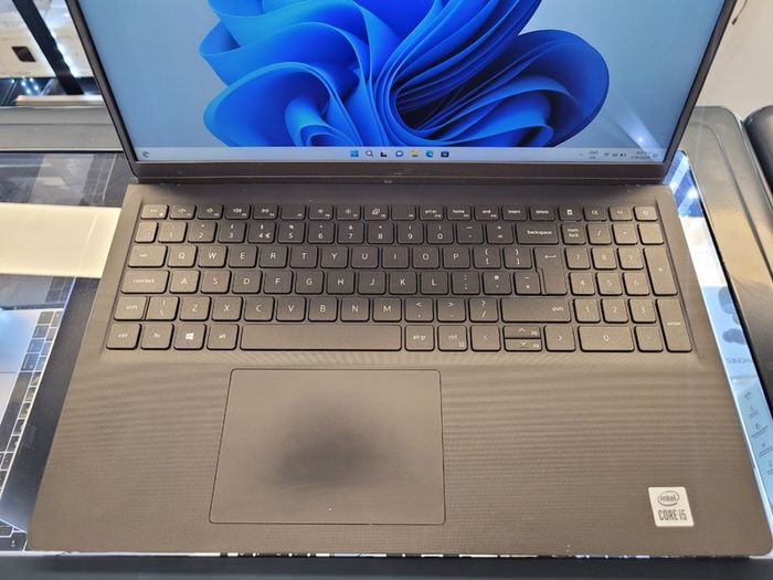 Dell Vostro 15 3510 Core i5-1135G7 (11th Gen) 16GB 256GB SSD Win 11 Pro 15.6" FULL HD Notebook