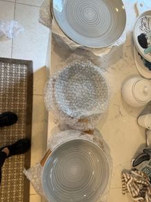 Crockery: plates, bowls etc.
