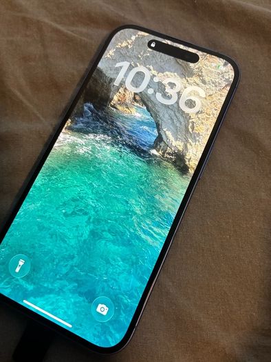 iPhone 16