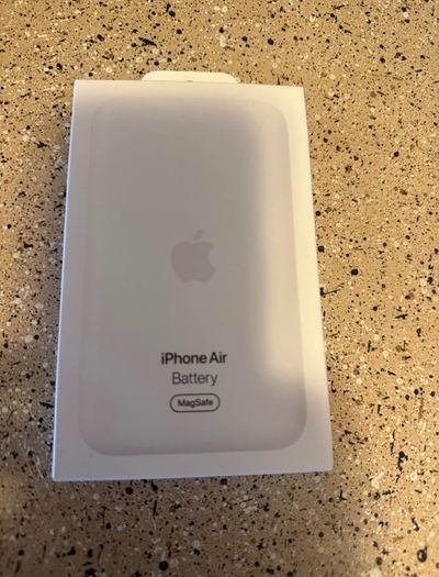 Apple iPhone Air MagSafe charging battery pack