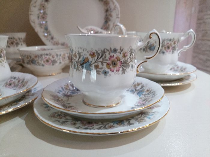 Vintage 21 pieces Tea Set Paragon Meadowvale Bone China