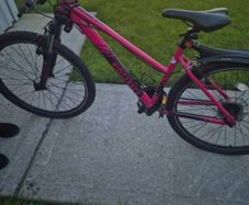 Ridgeback mountain bike for sale. Excellent / perfect condition and fully working. Front suspension, Shimano gears, quality Ridgeback frame and chunky MTB tyres. Very clean bike, rides perfectly and ready to go. Ideal for commuting, leisure cycling or lig