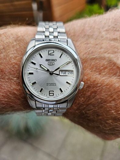 Watch Seiko 5 Automatic.