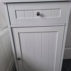Small white freestanding bathroom cabinet