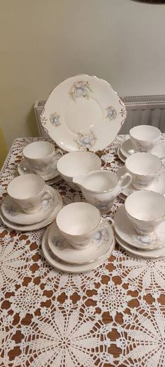 21 pcs Very pretty Vintage Royal Stuart Teaset Pale blue and pink flowers