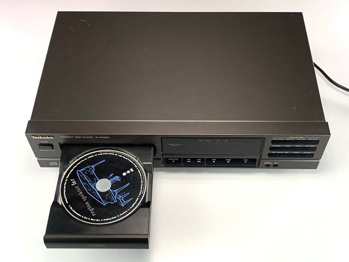 Technics SL-PG320A compact disc player