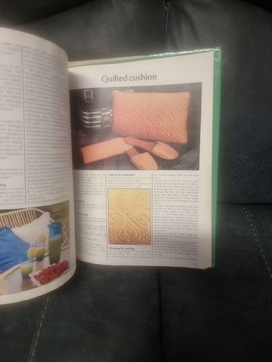 Complete Guide to Embroidery ("Golden Hands") (Hardcover)