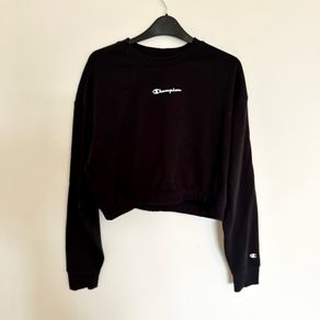 Champion cropped black sweatshirt