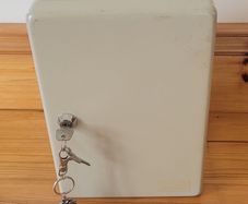 40 key metal lock box