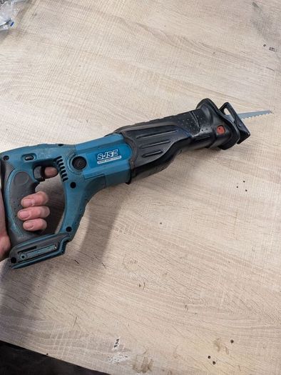 Makita 18v reciprocating saw