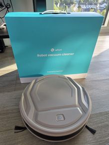 Robot vacuum cleaner