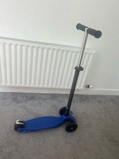 Micro Maxi Scooter plus helmet