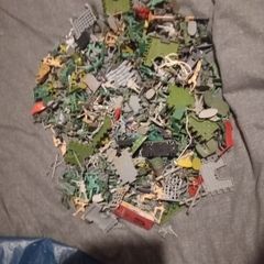 large bundle toy soldiers and bits